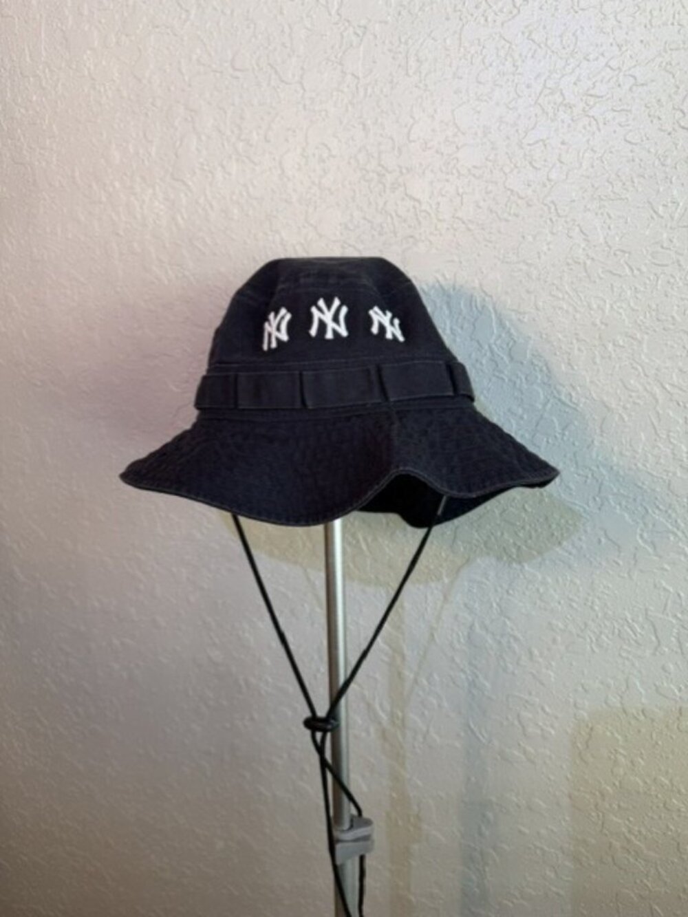 New York Yankees New Era MLB Distress 3 Yankee Logo Bucket Hat Large.